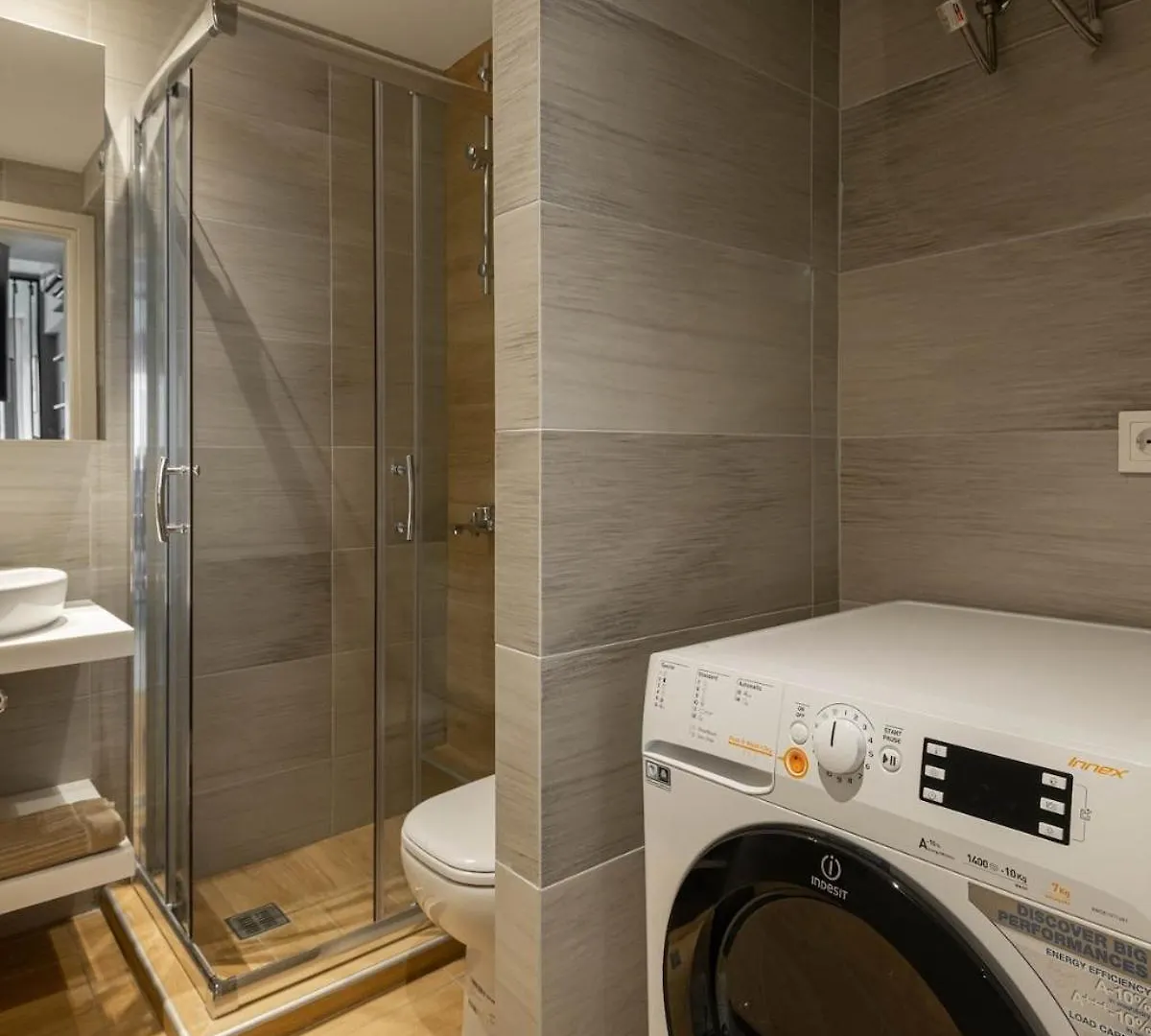 Innovative Snug Bohemian Studio In Ladadika Thessaloníki