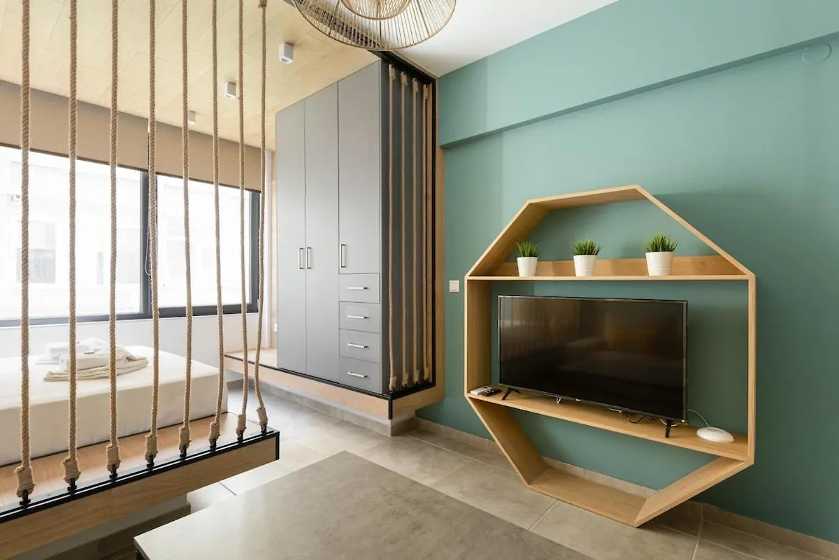 Innovative Snug Bohemian Studio In Ladadika Salonic Grecia